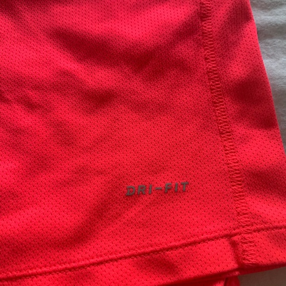 Dri-Fit Nike Top🦩 - Picture 5 of 5